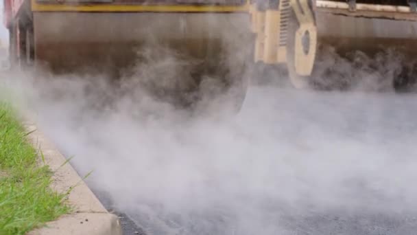 온도에서 증발하는 기계가 아스팔트를 동안새로운 표면의 고속도로 — 비디오