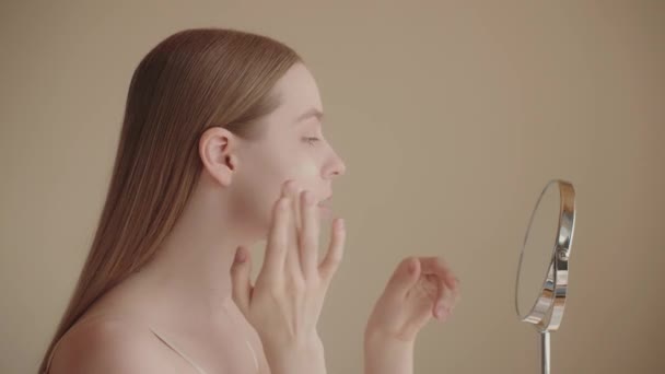 Lapso Tempo Rotina Beleza Manhã Jovem Mulher Atraente Aplicando Maquiagem — Vídeo de Stock