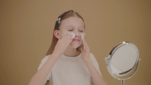 Happy Caucasian Teenage Girl Cheerfully Applies Washing Foam Her Cheeks — Stock Video