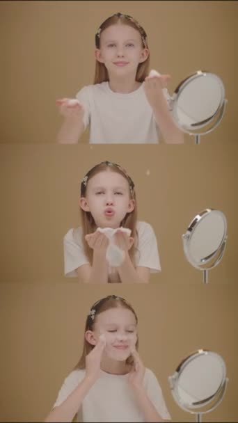 Многочисленные Видео Коллажи Забавная Белая Девочка Подросток Моет Лицо Пеной — стоковое видео