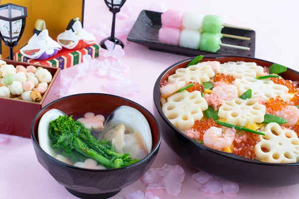 Sushi Împrăștiat Alte Alimente Tipice Pentru Sărbătorirea Zilei Fetelor Japoneze — Fotografie, imagine de stoc