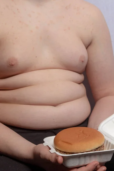 Paket Burgerli Beyaz Bir Çocuk — Stok fotoğraf