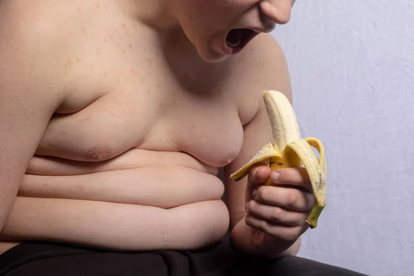 Overweight Caucasian Teenage Boy Eat Bananna — Stock Photo, Image