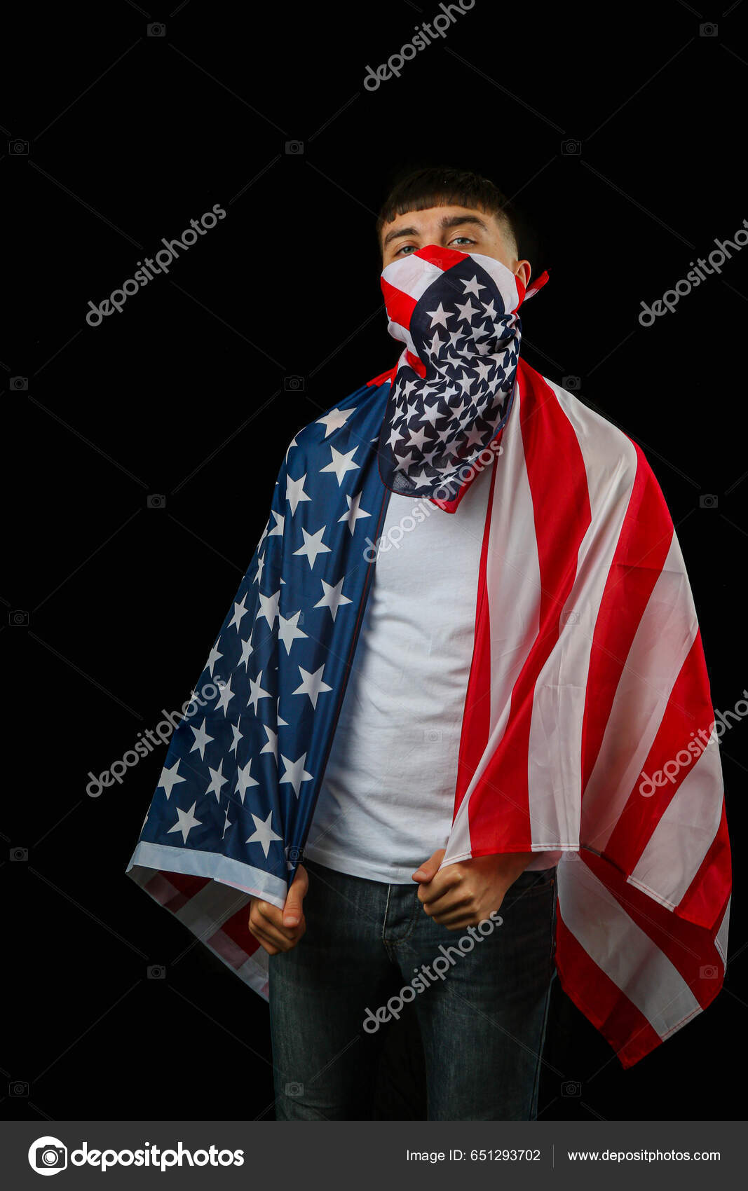 Adolescente Chaleco Blanco Con Una Máscara Bandera Americana Bandera Sobre:  fotografía de stock © Triumph0828 #651293702 | Depositphotos