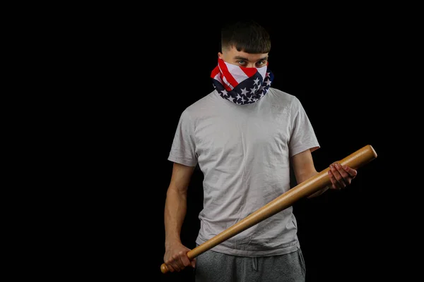Adolescente Con Una Máscara Bandera Americana Sosteniendo Una Bata Béisbol —  Fotos de Stock
