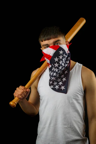 Έφηβος Φοράει Λευκό Γιλέκο Αμερικανική Σημαία Κρατώντας Ρόπαλο Του Μπέιζμπολ — Φωτογραφία Αρχείου