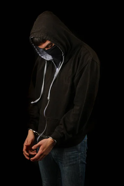 Rapaz Adolescente Detido Algemado Com Uma Máscara Capuz — Fotografia de Stock