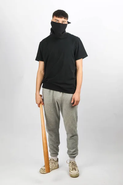 Ragazzo Adolescente Con Una Mazza Basket Che Indossa Una Maschera — Foto Stock