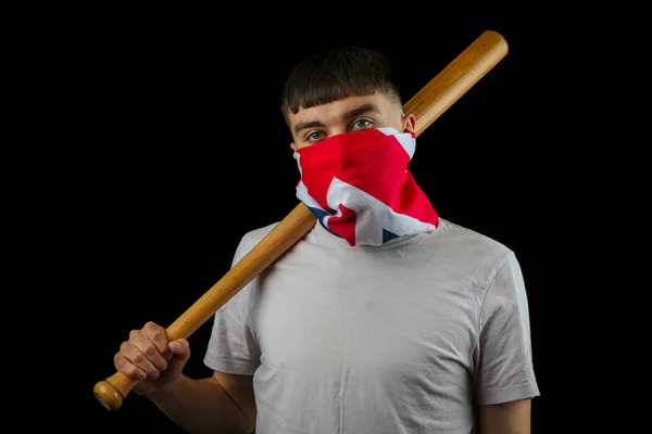 Adolescente Con Una Máscara Bandera Británica Sosteniendo Bate Béisbol Sobre —  Fotos de Stock