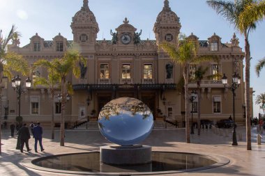 Monte-Carlo, Monako, 21 Nisan 2023 Monako Prensliği 'ndeki ünlü Monte-Carlo Kumarhanesi manzarası.
