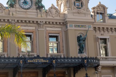 Monte-Carlo, Monako, 21 Nisan 2023 Monako Prensliği 'ndeki ünlü Monte-Carlo Kumarhanesi manzarası.