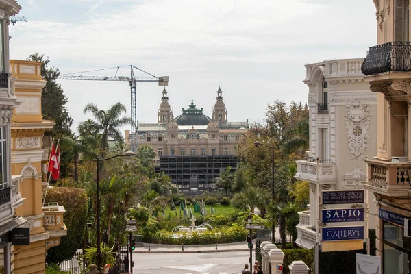 Monte-Carlo, Monako, 22 Nisan 2023 Monako Prensliği 'ndeki ünlü Monte-Carlo Kumarhanesi manzarası.