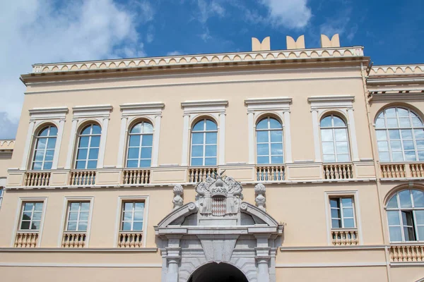 stock image Monte-Ville, Monaco, April 21st 2023The front of the Princes Palace in Monaco-Ville, Monaco guarded by members of the Compagnie des Carabiniers du Prince