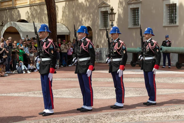 2023年4月21日 摩纳哥蒙特维尔 在警卫仪式更迭期间 王子军团成员每天上午11时55分表演 — 图库照片