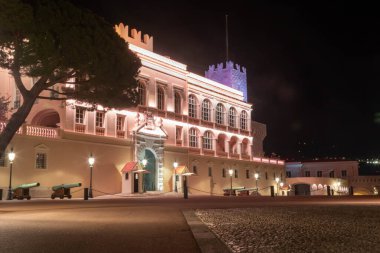 Monako-Ville, Monako, 21 Nisan 2023 Prensler Sarayı manzaralı.