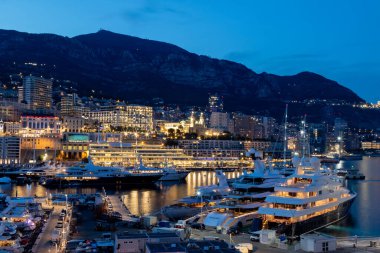 Monaco-Ville, Monako, 21 Nisan 2023 Monako 'daki ana liman manzarası.