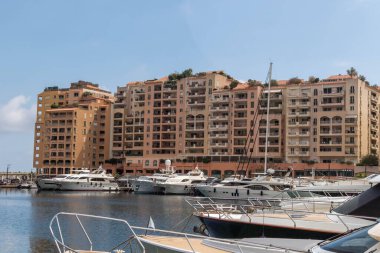 Fontvieille, Monaco, 20 Nisan 2023, Monako Fontvieille 'deki konut binaları. Fontvieille tamamen geri kazanılmış topraklar üzerine kurulmuştur. 