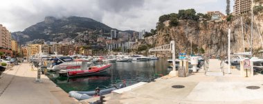 Fontvieille, Monaco, 20 Nisan 2023 Monako Fontvieille Limanı. Fontvieille geri kazanılmış topraklardan oluşur..