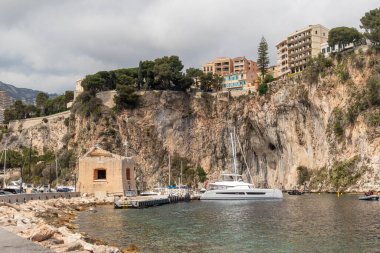 Fontvieille, Monaco, 20 Nisan 2023 Monako Fontvieille Limanı. Fontvieille geri kazanılmış topraklardan oluşur..