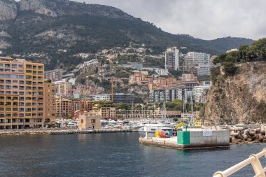 Fontvieille, Monaco, 20 Nisan 2023, Monako Fontvieille 'deki konut binaları. Fontvieille tamamen geri kazanılmış topraklar üzerine kurulmuştur. 