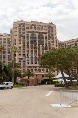 Fontvieille, Monaco, 20 Nisan 2023, Monako Fontvieille 'deki konut binaları. Fontvieille tamamen geri kazanılmış topraklar üzerine kurulmuştur. 