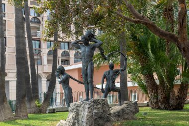 Fontvieille, Monaco, 20 Nisan 2023, Monako 'nun Fontvieille semtinde bulunan bir sanat eseri. Fontvieille geri kazanılmış topraklardan oluşur..