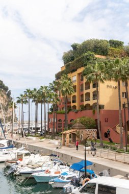 Fontvieille, Monaco, 20 Nisan 2023, Monako Fontvieille 'deki konut binaları. Fontvieille tamamen geri kazanılmış topraklar üzerine kurulmuştur. 