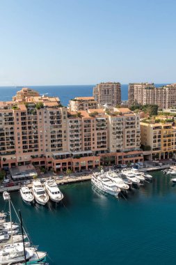 Monaco-Ville, Monako, 20 Nisan 2023 - Monako-Ville 'den alınan Port Fontvieille manzarası.