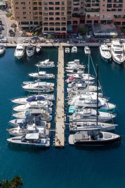 Monaco-Ville, Monako, 20 Nisan 2023 - Monako-Ville 'den alınan Port Fontvieille manzarası.