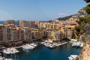 Monaco-Ville, Monako, 20 Nisan 2023 - Monako-Ville 'den alınan Port Fontvieille manzarası.