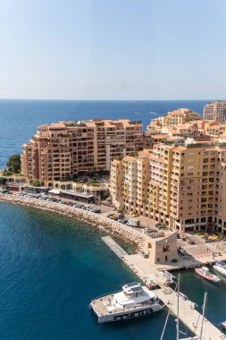 Monaco-Ville, Monako, 20 Nisan 2023 - Monako-Ville 'den alınan Port Fontvieille manzarası.