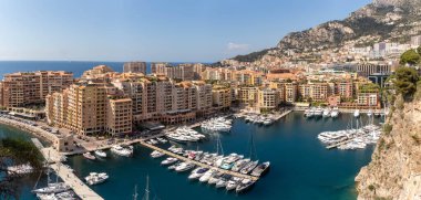 Monaco-Ville, Monako, 20 Nisan 2023 - Monako-Ville 'den alınan Port Fontvieille manzarası.