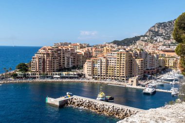 Monaco-Ville, Monako, 20 Nisan 2023 - Monako-Ville 'den alınan Port Fontvieille manzarası.