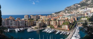 Monaco-Ville, Monako, 20 Nisan 2023 - Monako-Ville 'den alınan Port Fontvieille manzarası.