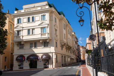 Monako-Ville, Monako, 20 Nisan 2023, Monako Prensliğinin eski bir parçası olan Monako-Ville sokakları.