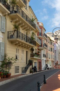 Monako-Ville, Monako, 20 Nisan 2023, Monako Prensliğinin eski bir parçası olan Monako-Ville sokakları.