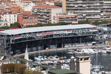 Monako-Ville, Monako, 20 Nisan 2023 Monako Grand Prix Grandstand 'ın Monako-Ville manzarası.