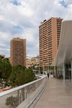 Monako, Monako, 21 Nisan 2023 Prenses Grace Bulvarı 'ndaki konutların manzarası.