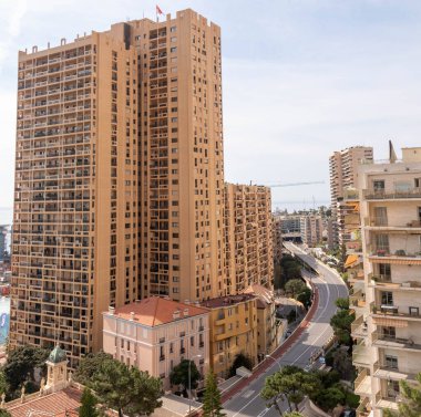 Monako, Monako, 22 Nisan 2023 Prenses Grace Bulvarı 'ndaki konutların manzarası.