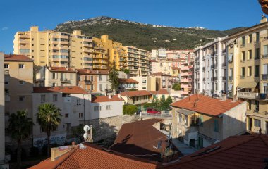 Beausoleil, Fransa 20 Nisan 2023: - Fransa 'nın Monako Prensliği sınırındaki Beausoleil kasabasında bir yerleşim yeri manzarası