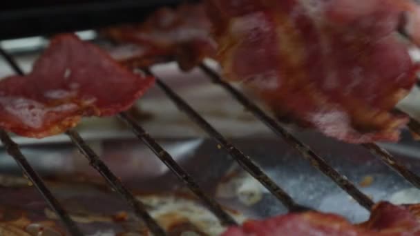 Bacon Depois Ser Cozido Sob Uma Grelha — Vídeo de Stock