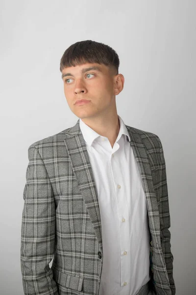 Jovem Empreendedor Vestindo Uma Jaqueta Terno Camisa Pescoço Aberto Sem — Fotografia de Stock
