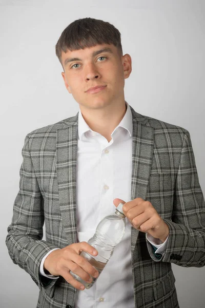 Jovem Empresário Vestindo Uma Jaqueta Terno Camisa Pescoço Aberto Sem — Fotografia de Stock