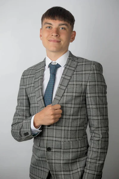 スーツとネクタイを着た若い起業家 — ストック写真