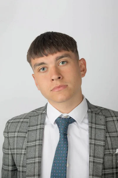 スーツとネクタイを着た若い起業家 — ストック写真