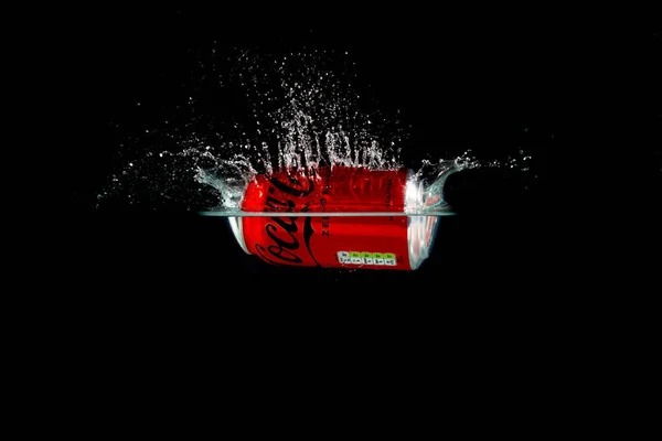 Londres Royaume Uni Juillet 2023 Une Canette Coca Zero Éclaboussant — Photo