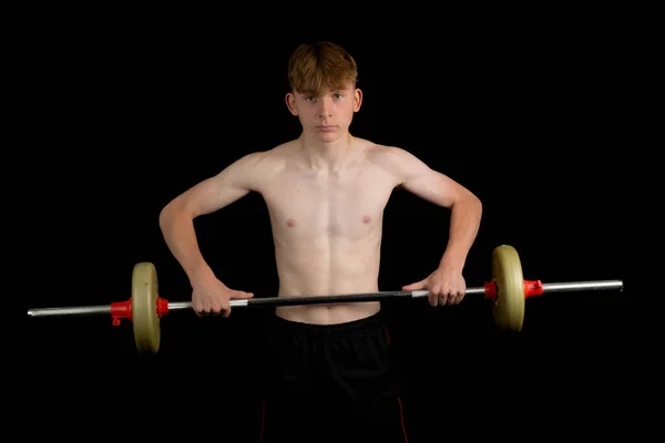 Portret Van Een Sportieve Shirtloze Tienerjongen Die Traint Met Een — Stockfoto