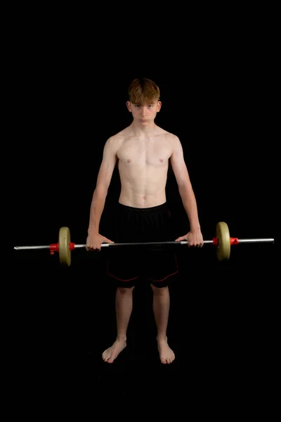 Portré Egy Sportos Félmeztelen Tinédzser Fiúról Aki Egy Súlyzóval Gyakorol — Stock Fotó