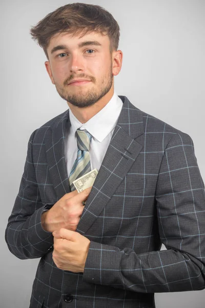 Portrét Mladého Podnikatele Obleku Kravatě Držícího Americké Dolary — Stock fotografie
