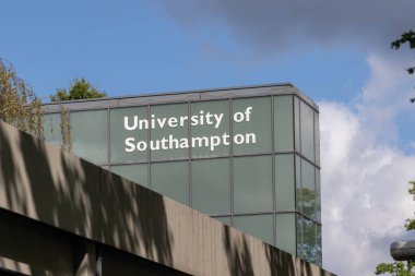 Southampton, İngiltere - 6 Ağustos 2023 Southampton Üniversitesi 'nde bir bina